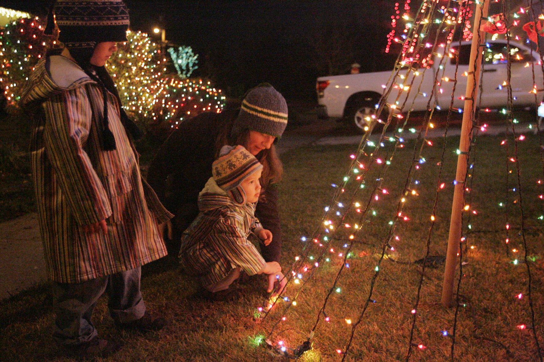 Paradise Drive Christmas lights